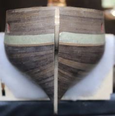 Seen from the bow, the black strakes sit at the same height on both sides