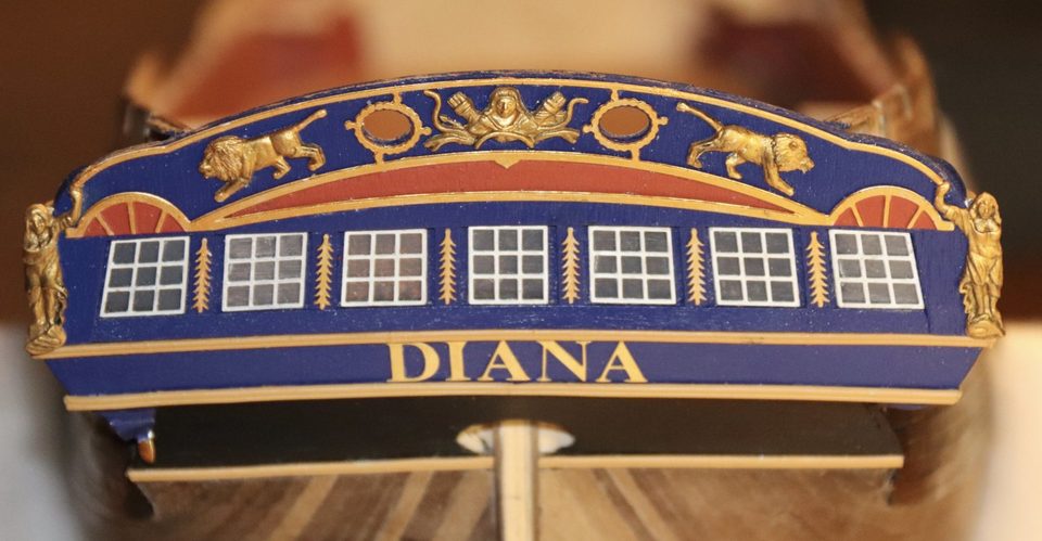 The transom with the ladies, the lions and the figure in the middle
