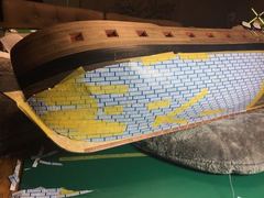 Paper strips on the hull: the gore lines are now clearly visible