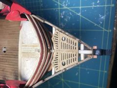 Top view: there is a gap between the bow and the gratings