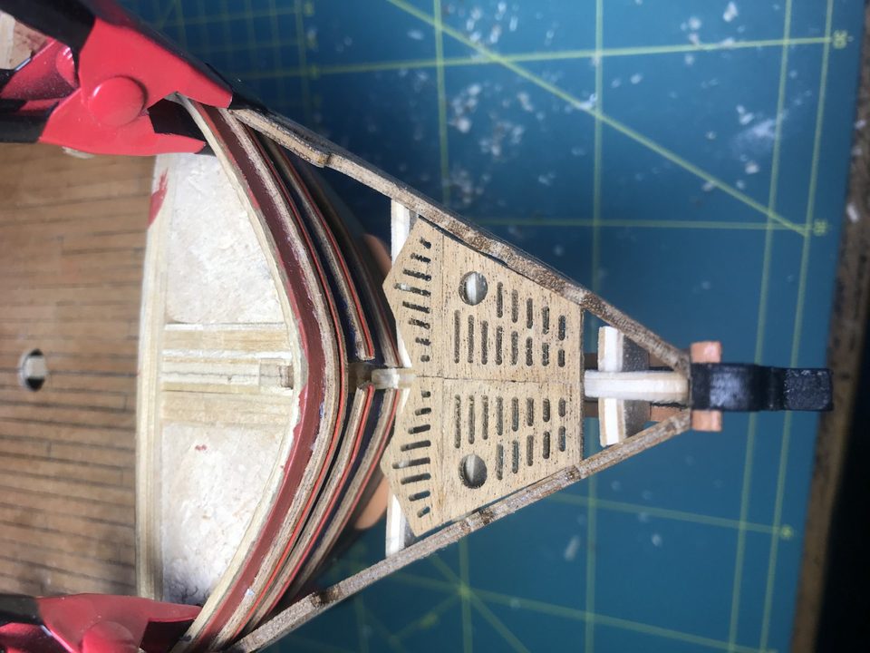 Top view: there is a gap between the bow and the gratings