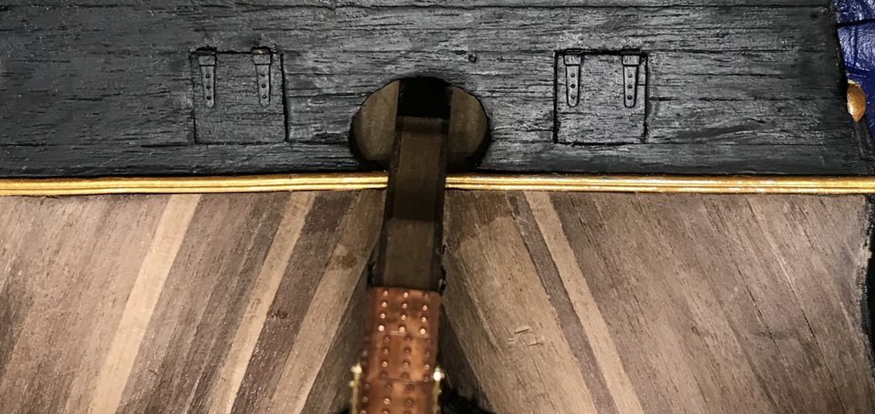 The result: both lids painted black in the transom, the hinges just visible.