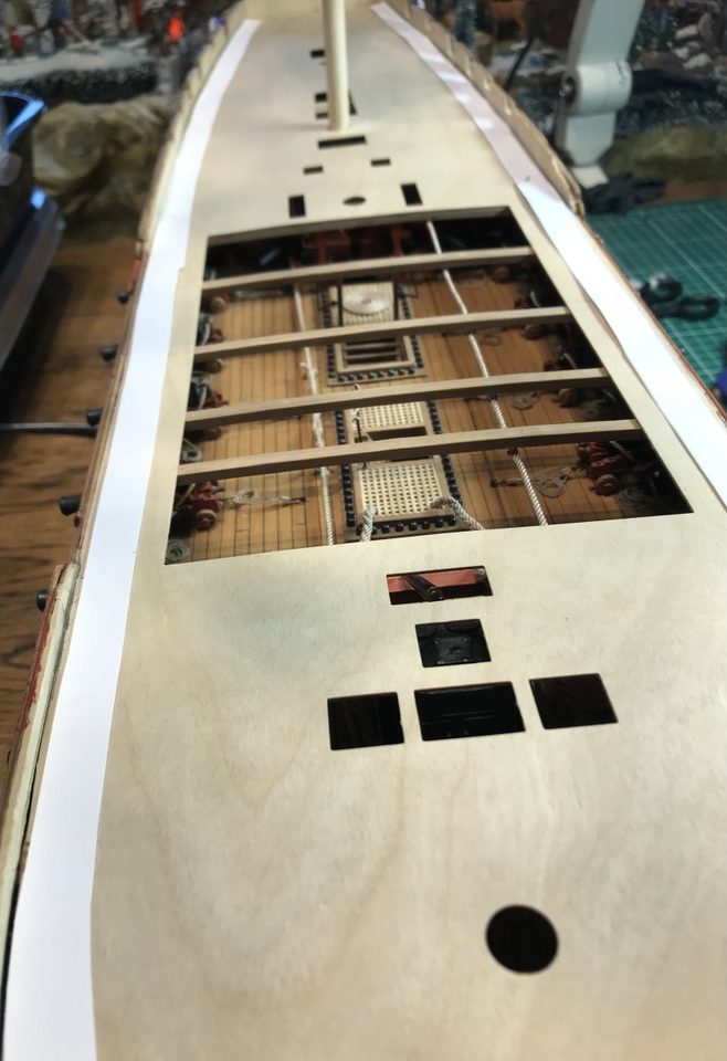 The margin plank prepared in paper, in two pieces