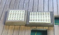 Left the low grating, right the grating with the 2x2 mm coaming from the manual