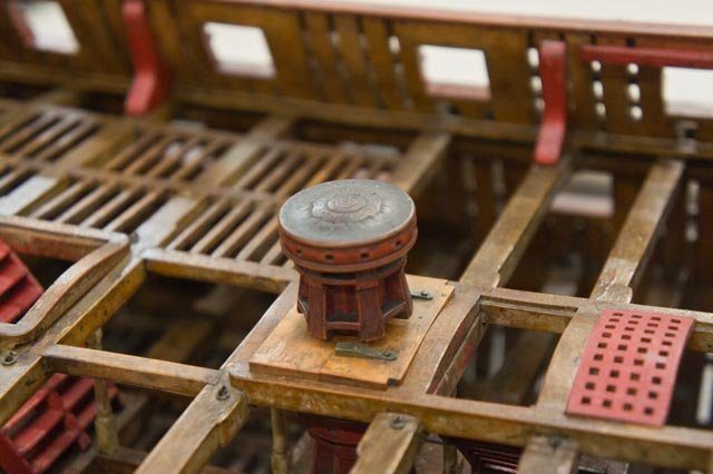 Model of HMS Bellona (1760) with cambered gratings