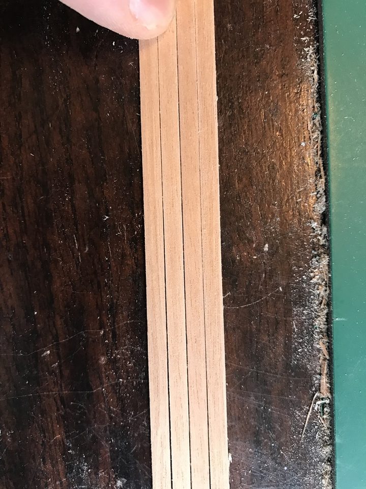 Sanded strips: the flat faces and the edges are smooth, without burrs.