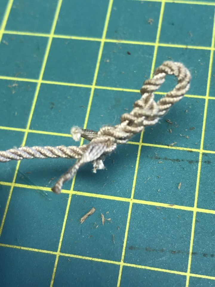 A finished splice with the whipping round the ends.